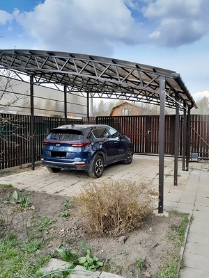 Односкатный навес с поликарбонатом для автомобилей