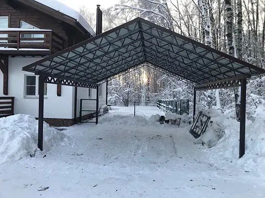 Двускатный навес для авто с профлистом кровля